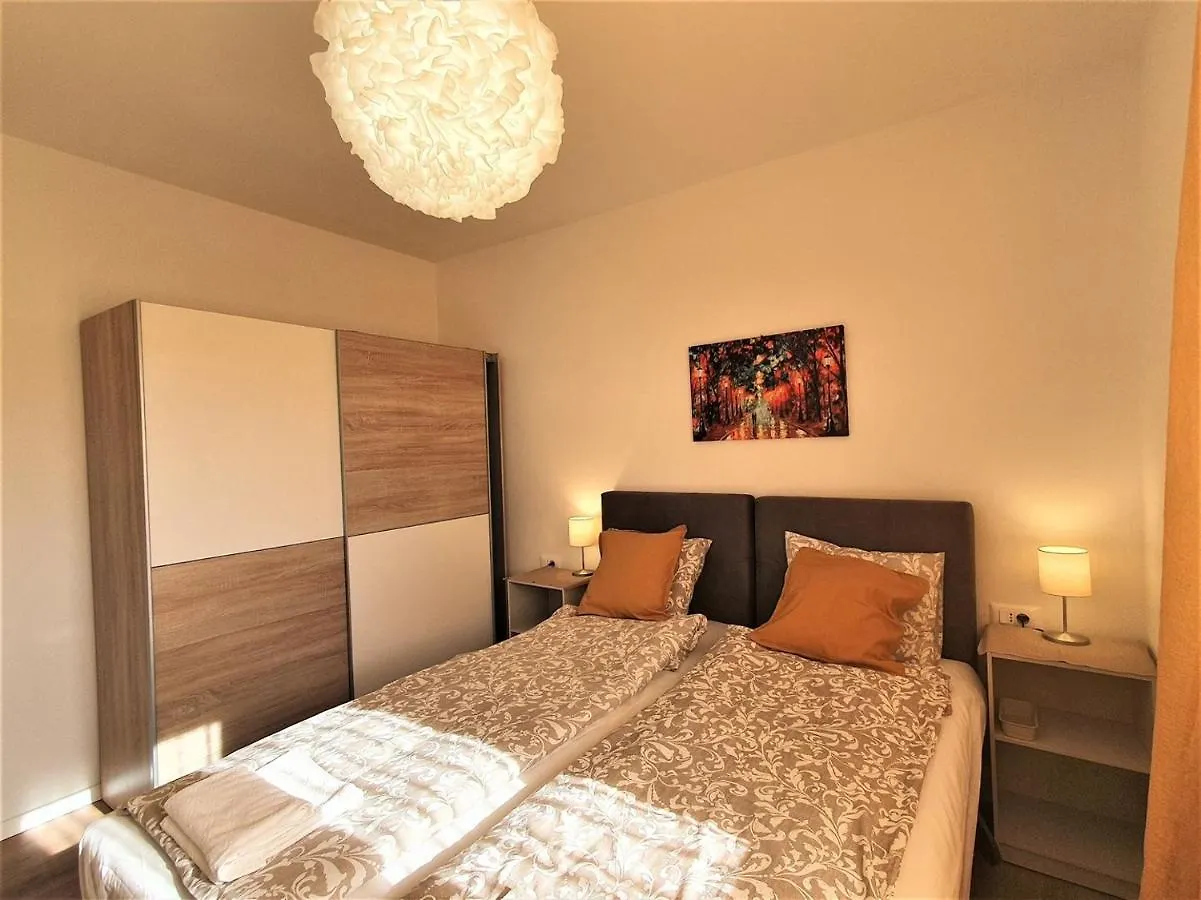 House Lucija Family Apartments For Max 6 Persons With Pool In Poreč