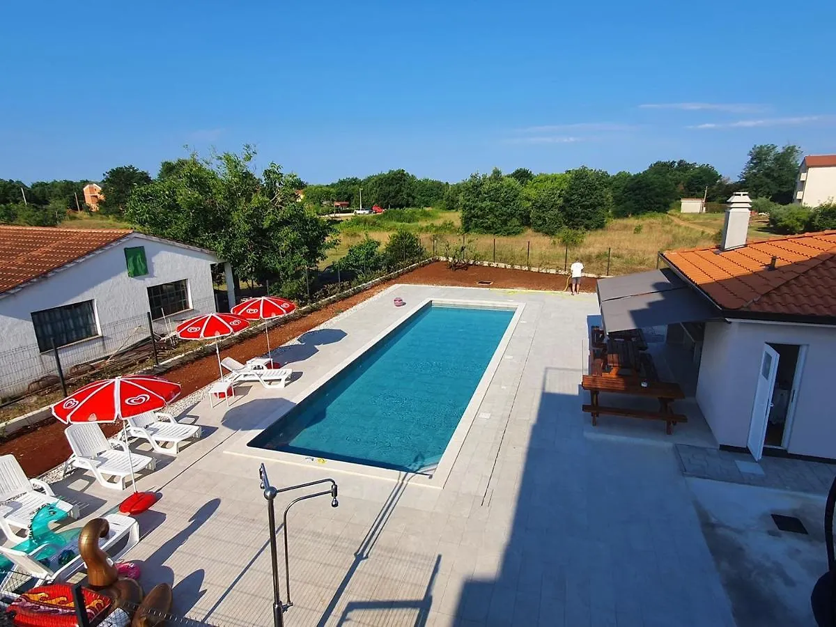 House Lucija Family Apartments For Max 6 Persons With Pool In Poreč