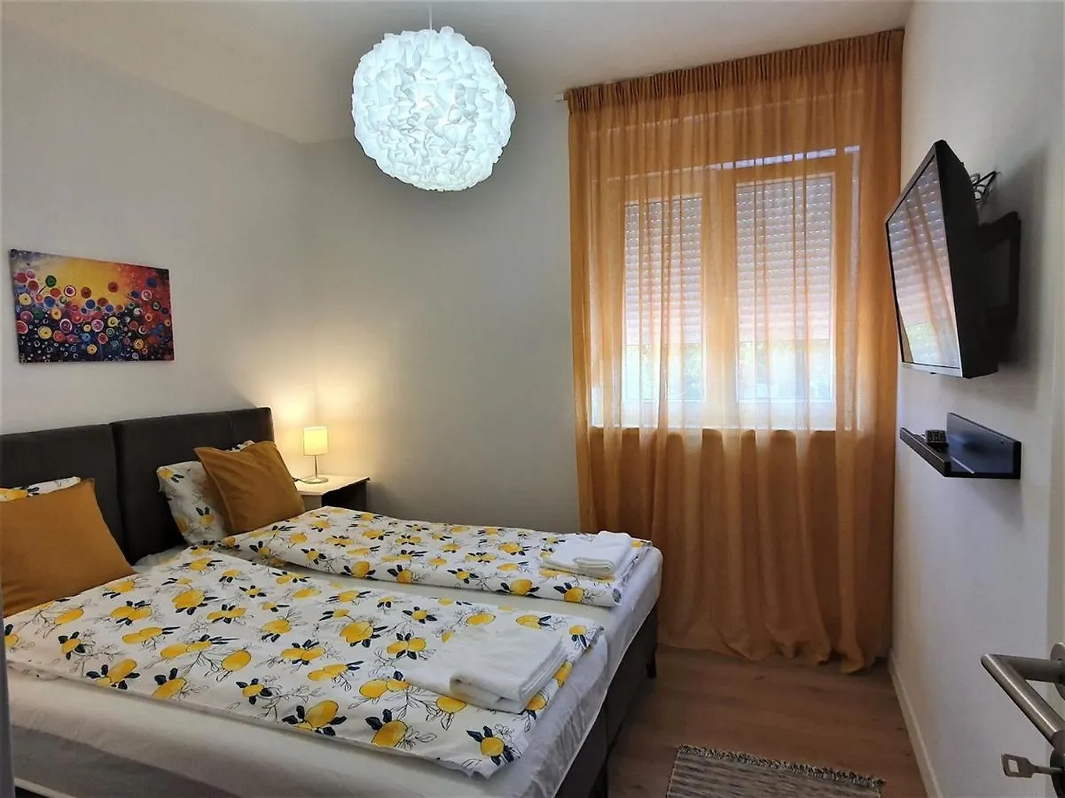 House Lucija Family Apartments For Max 6 Persons With Pool In Poreč Pensionat