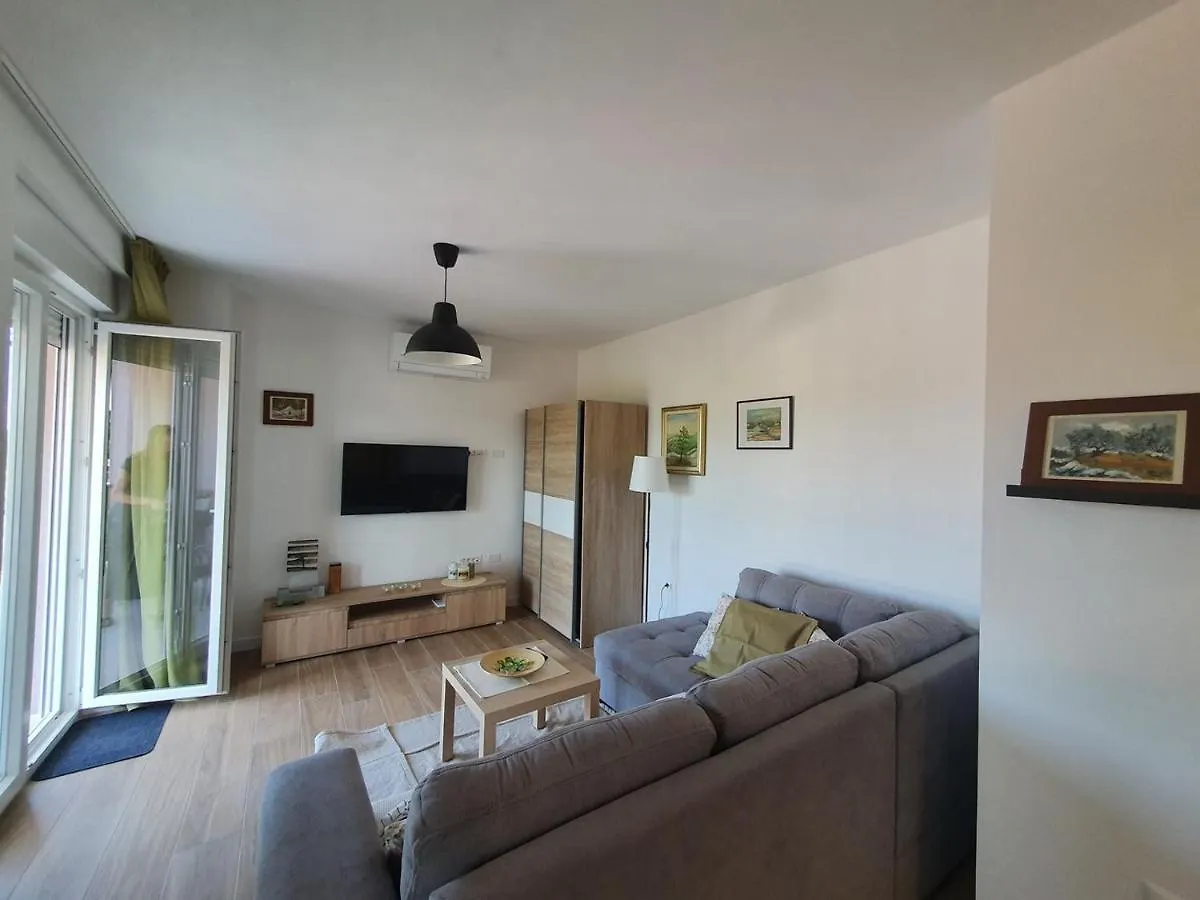 Pensionat House Lucija Family Apartments For Max 6 Persons With Pool In Poreč