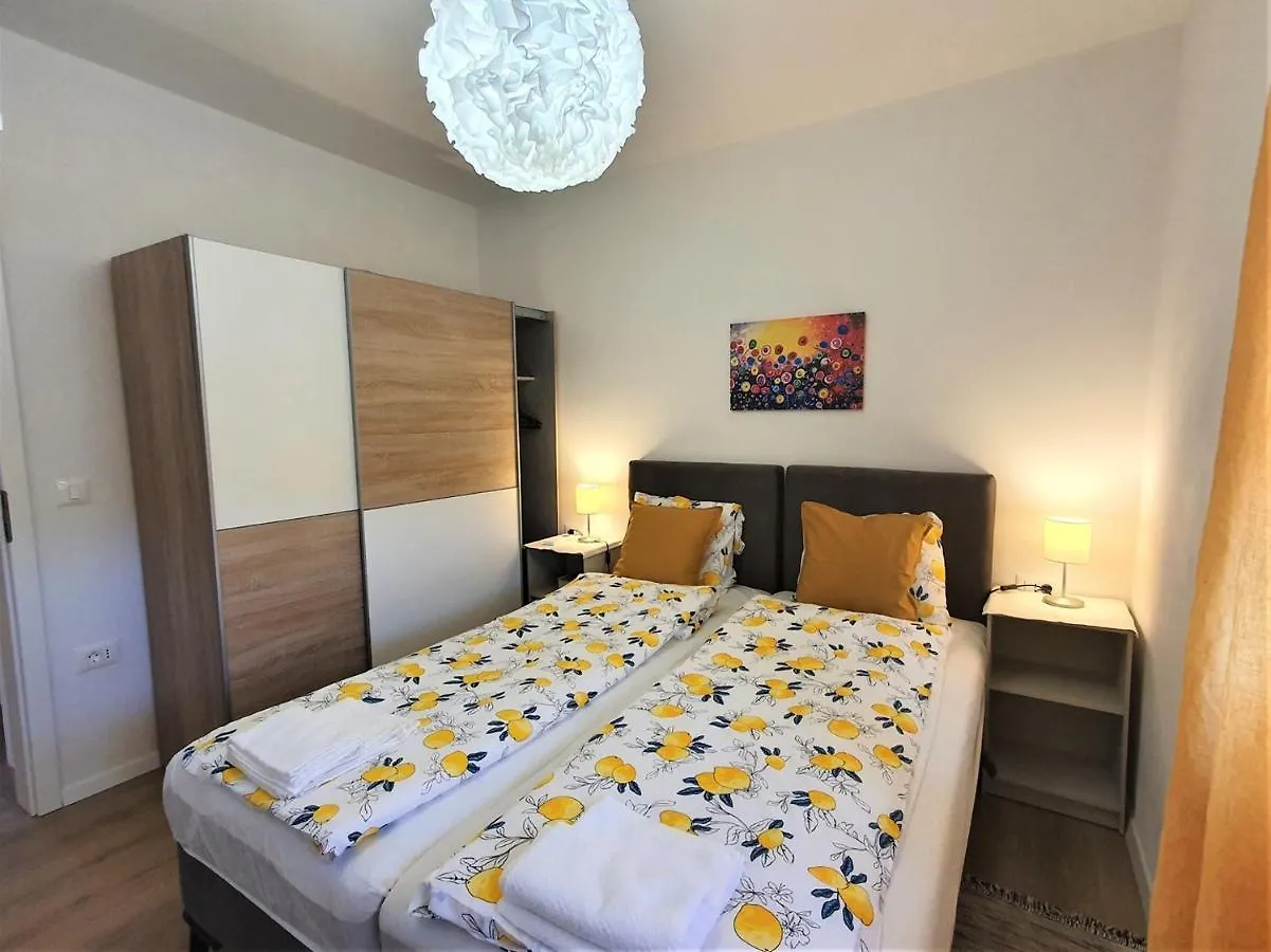 House Lucija Family Apartments For Max 6 Persons With Pool In Poreč 0*,  Kroatien