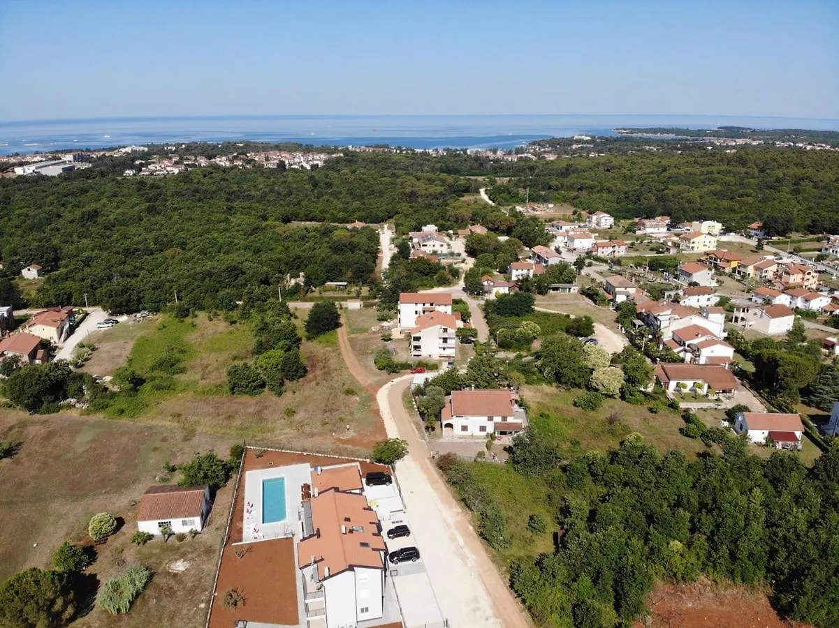 House Lucija Family Apartments For Max 6 Persons With Pool In Poreč