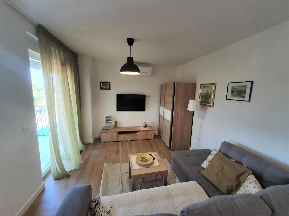 House Lucija Family Apartments For Max 6 Persons With Pool In Poreč
