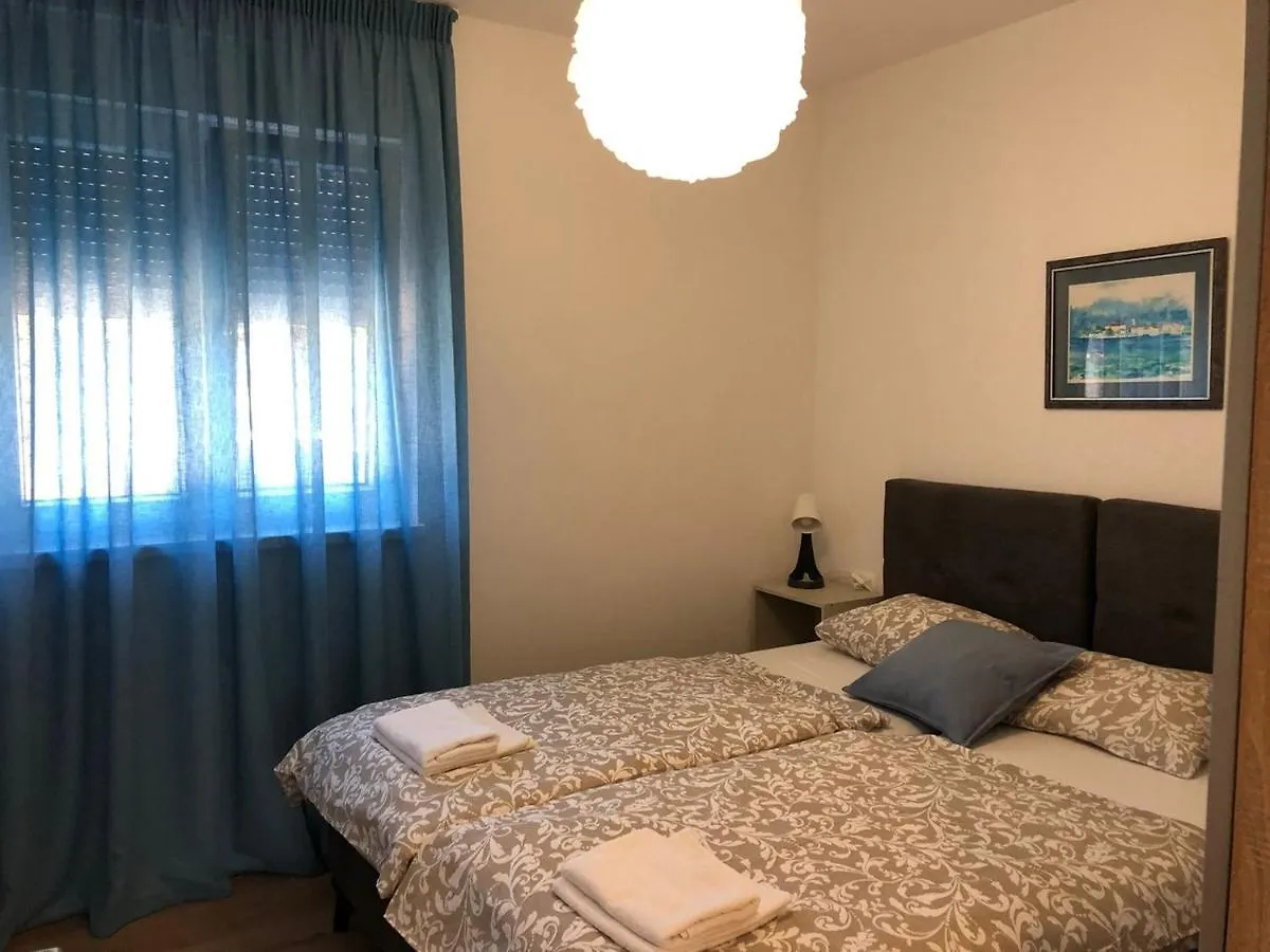 House Lucija Family Apartments For Max 6 Persons With Pool In Poreč Kroatien