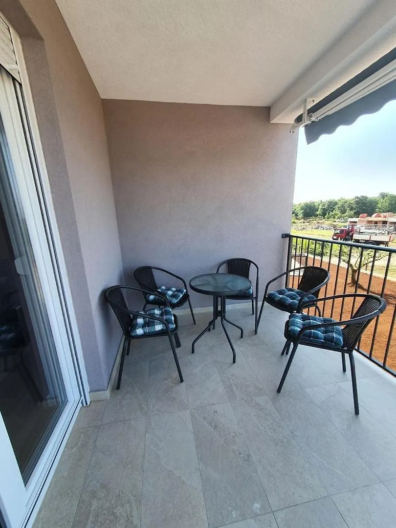 Pensionat House Lucija Family Apartments For Max 6 Persons With Pool In Poreč