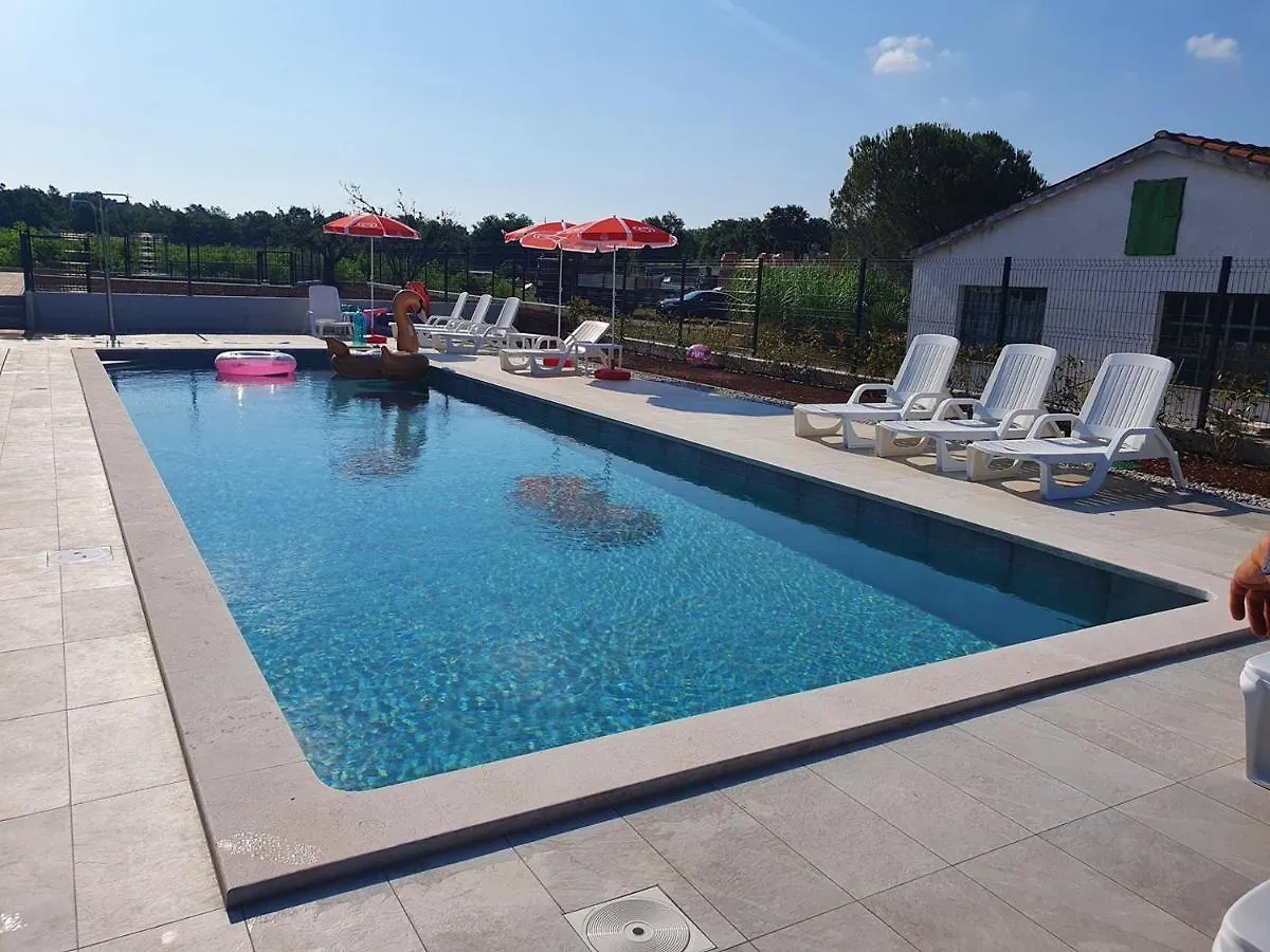 House Lucija Family Apartments For Max 6 Persons With Pool In Poreč