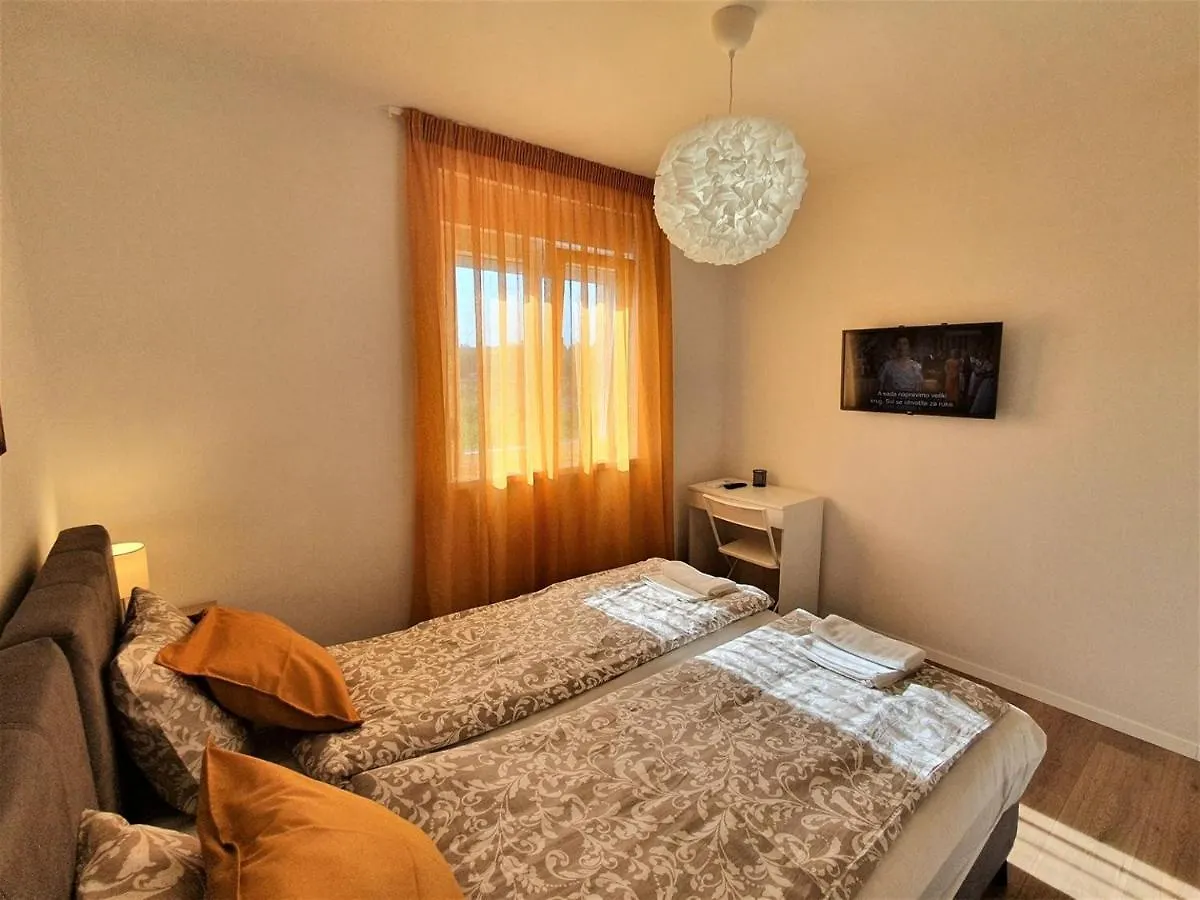 Penzion House Lucija Family Apartments For Max 6 Persons With Pool In Poreč