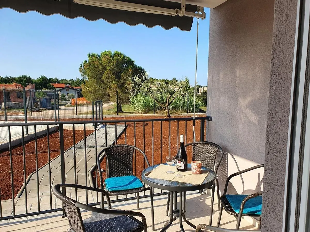 Penzion House Lucija Family Apartments For Max 6 Persons With Pool In Poreč
